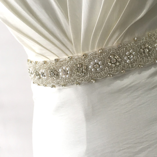 How to choose your dream wedding dress. Desktop Image