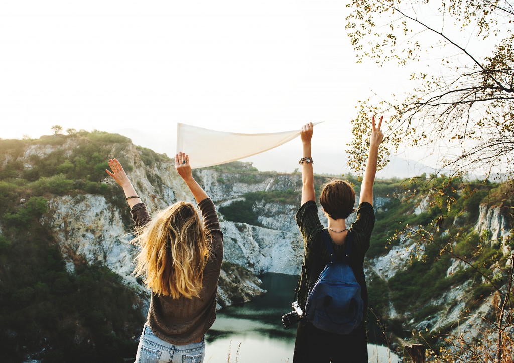 hiking women 