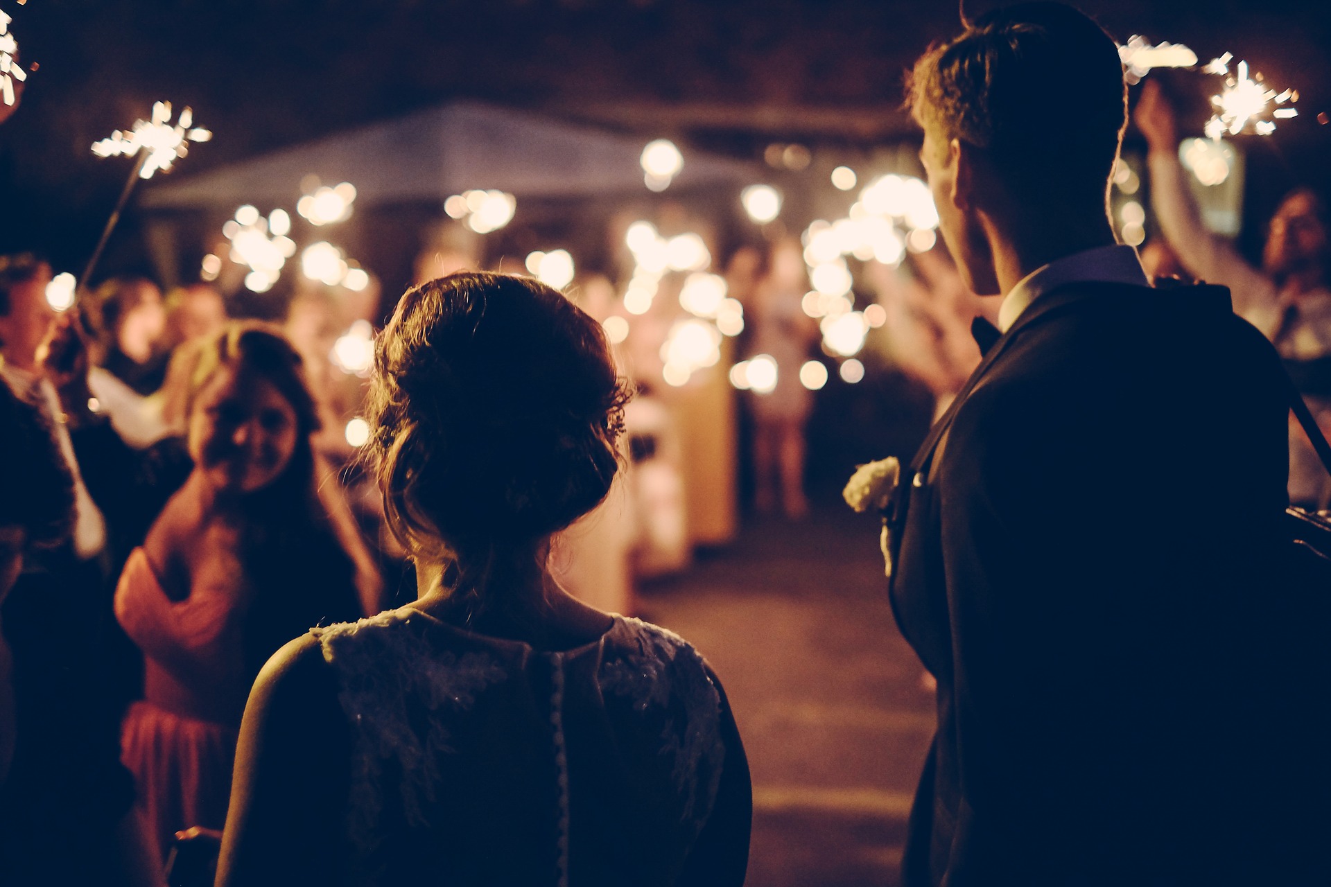 How to entertain your wedding guests Image