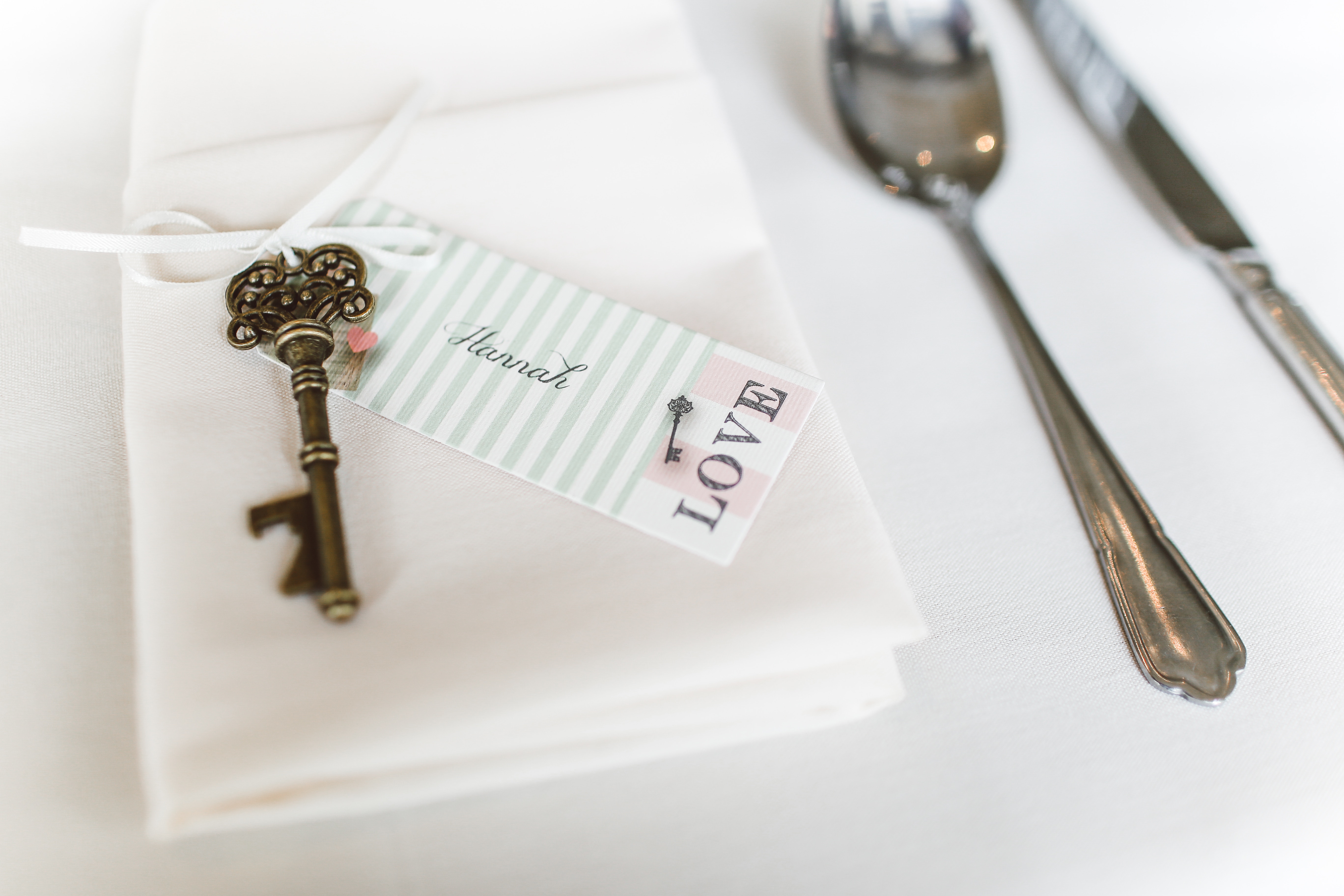 How to have a beautiful wedding on a budget. Desktop Image