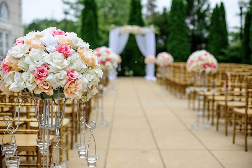 Alter flowers arch