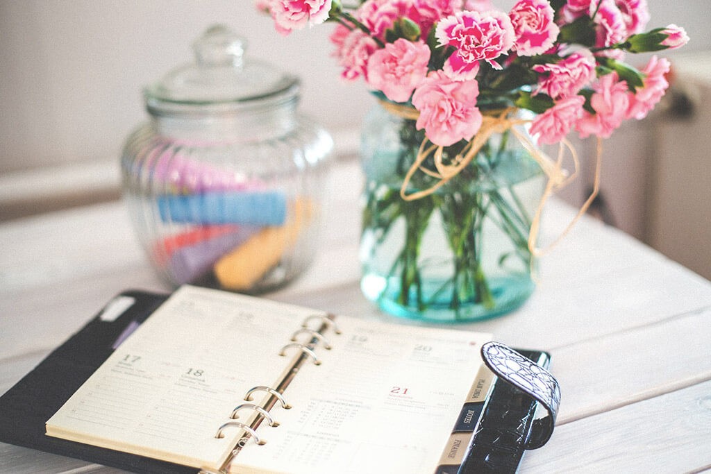 Wedding planner notebook flowers